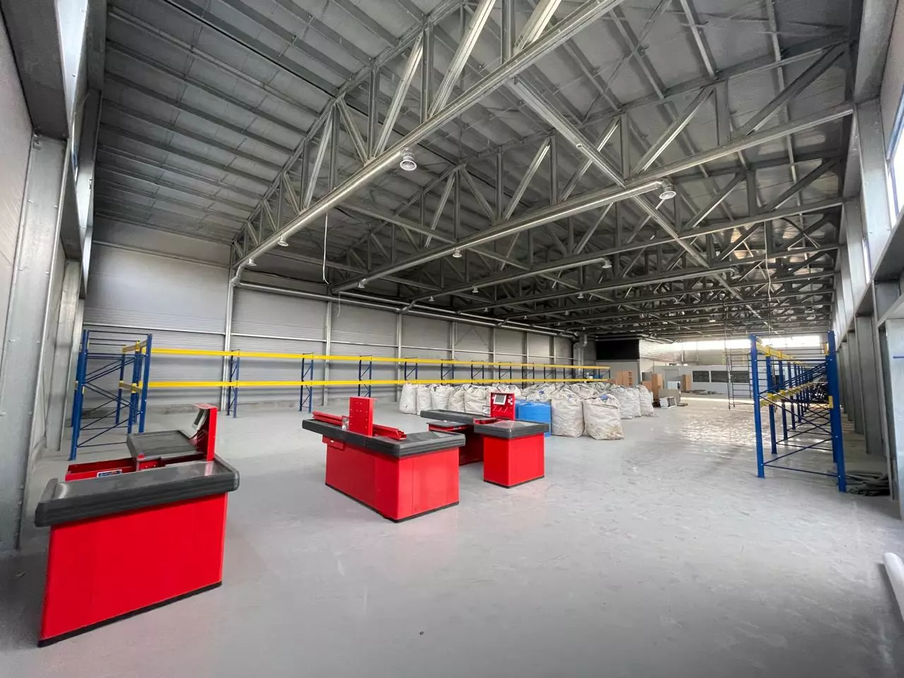 145. Pre-fabricated supermarket and warehouse 18.5 х 57.5 х 6 in Astrakhan, Russia