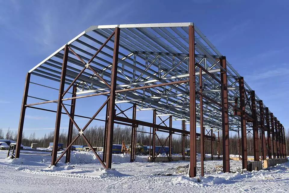 114. Pre-fabricated workshop for the repair of equipment for oil fields 18 х 60 х 8.9 in Nefteyugansk, Russia