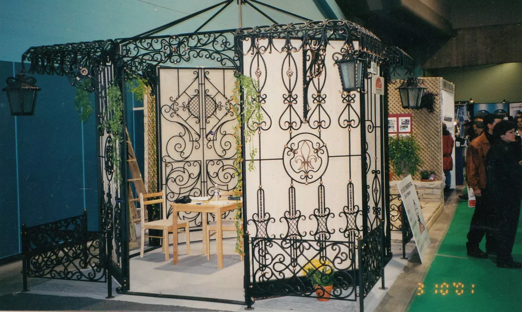167. Prefabricated gazebo 5x5 made of light metal structures in Montreal, Canada