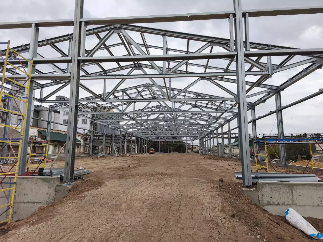 PK Vesta announces an order for a pre-engineered warehouse 20W x 74L x 4.3H made out of LSGF for storing food products in Lugansk, Russia