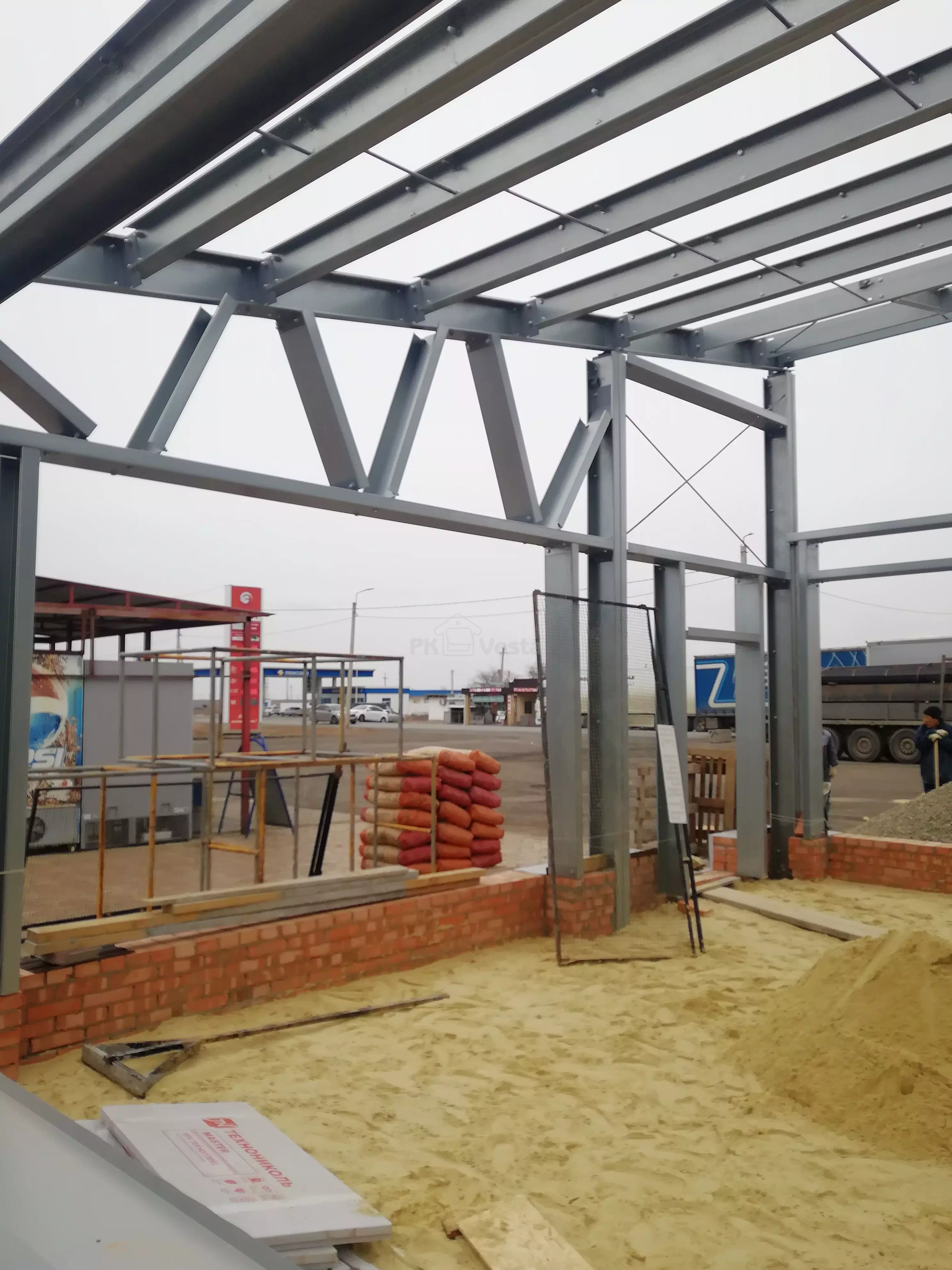 PK VESTA announces the beginning of the assembly of prefabricated steel cafe 8 x 15 x 5.4 made out of LSFF with an unusual design in Elista, Russia