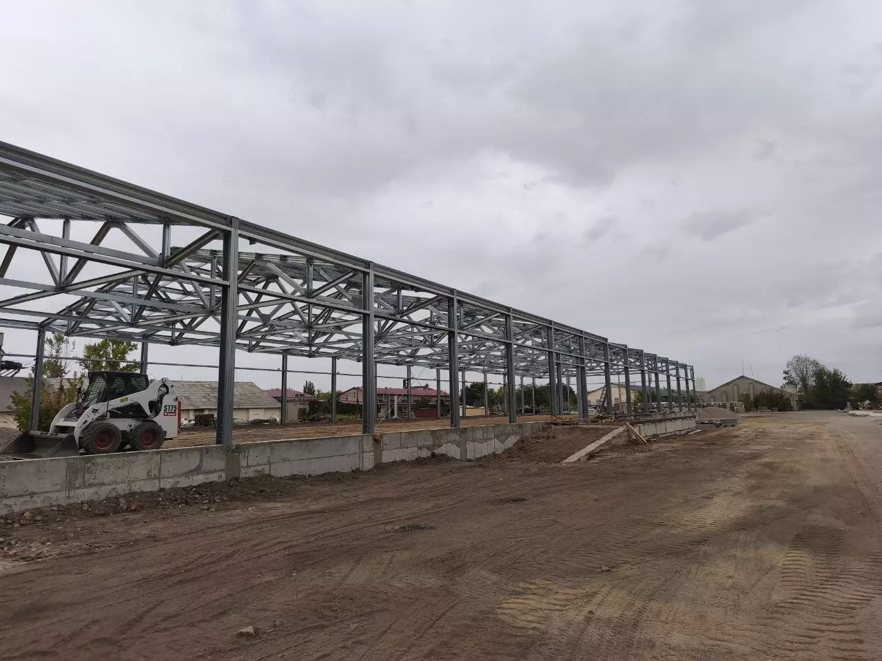 PK Vesta announces an order for a pre-engineered warehouse 20W x 74L x 4.3H made out of LSGF for storing food products in Lugansk, Russia