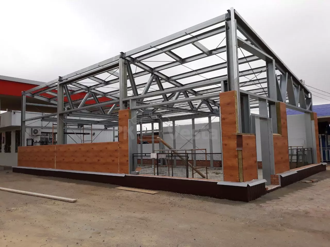 PK VESTA announces the beginning of the assembly of prefabricated steel cafe 8 x 15 x 5.4 made out of LSFF with an unusual design in Elista, Russia