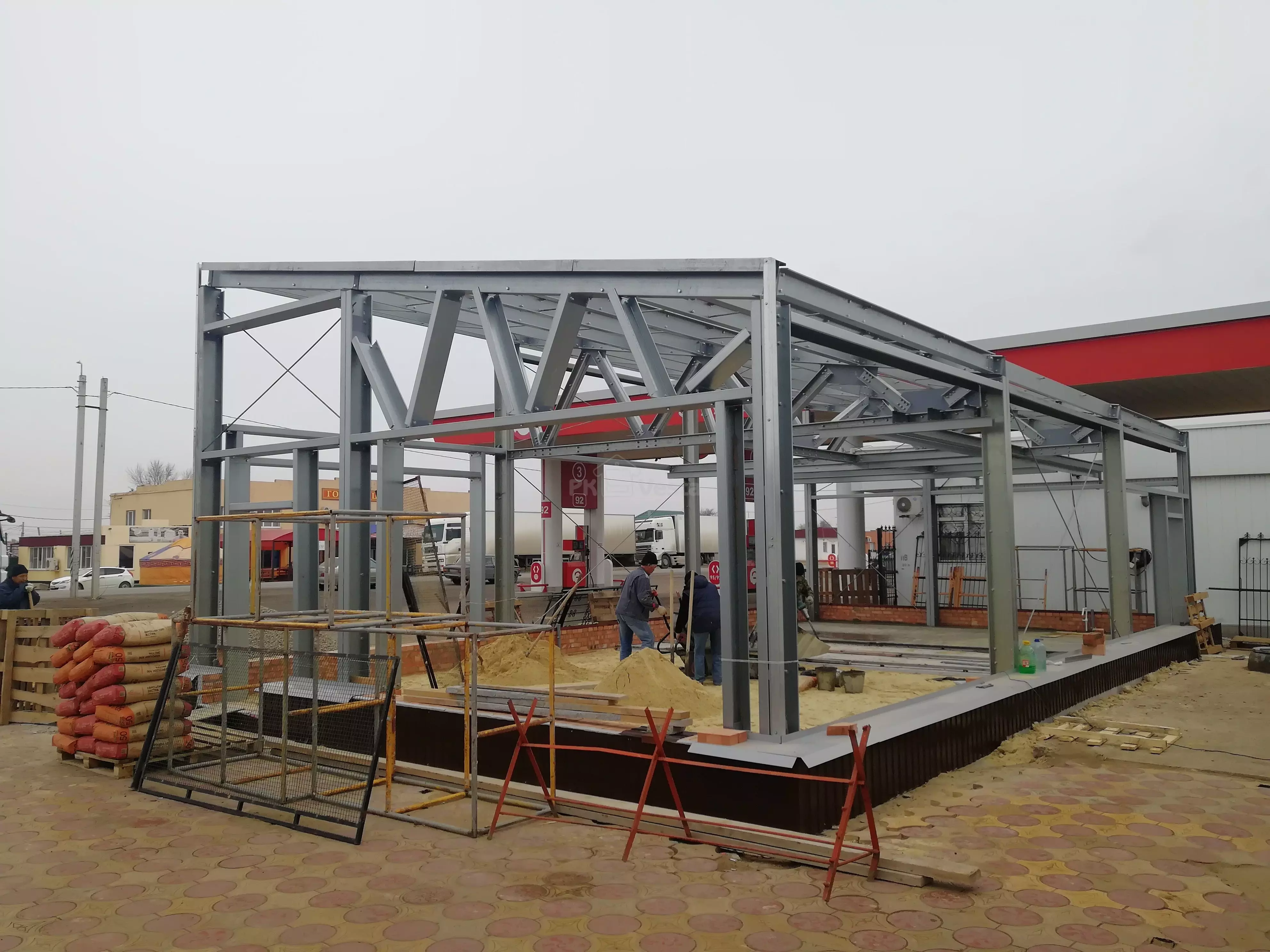 PK VESTA announces the beginning of the assembly of prefabricated steel cafe 8 x 15 x 5.4 made out of LSFF with an unusual design in Elista, Russia
