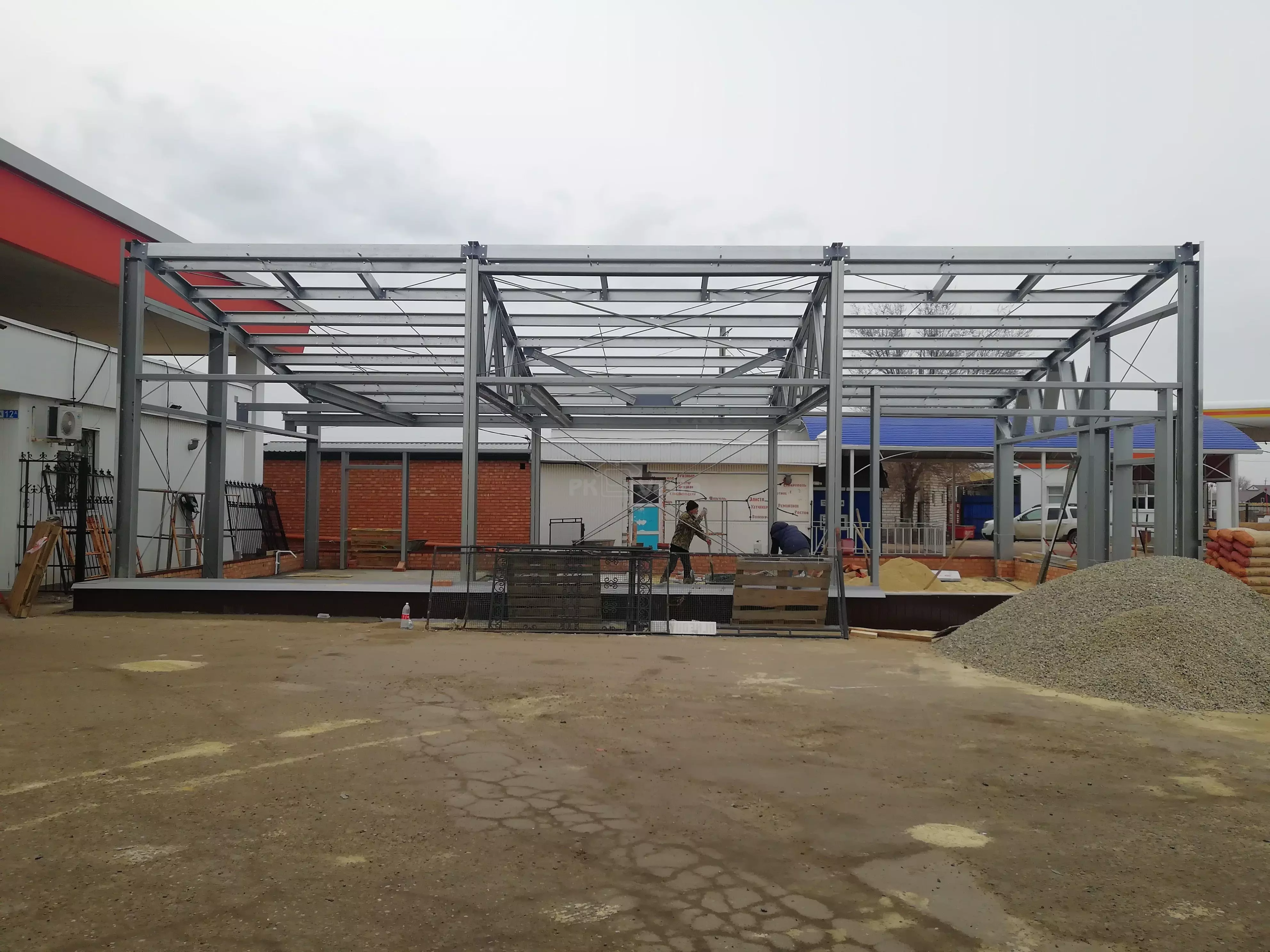 PK VESTA announces the beginning of the assembly of prefabricated steel cafe 8 x 15 x 5.4 made out of LSFF with an unusual design in Elista, Russia
