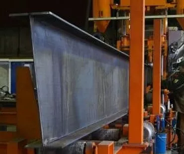 Welded beam of variable section for 36m span